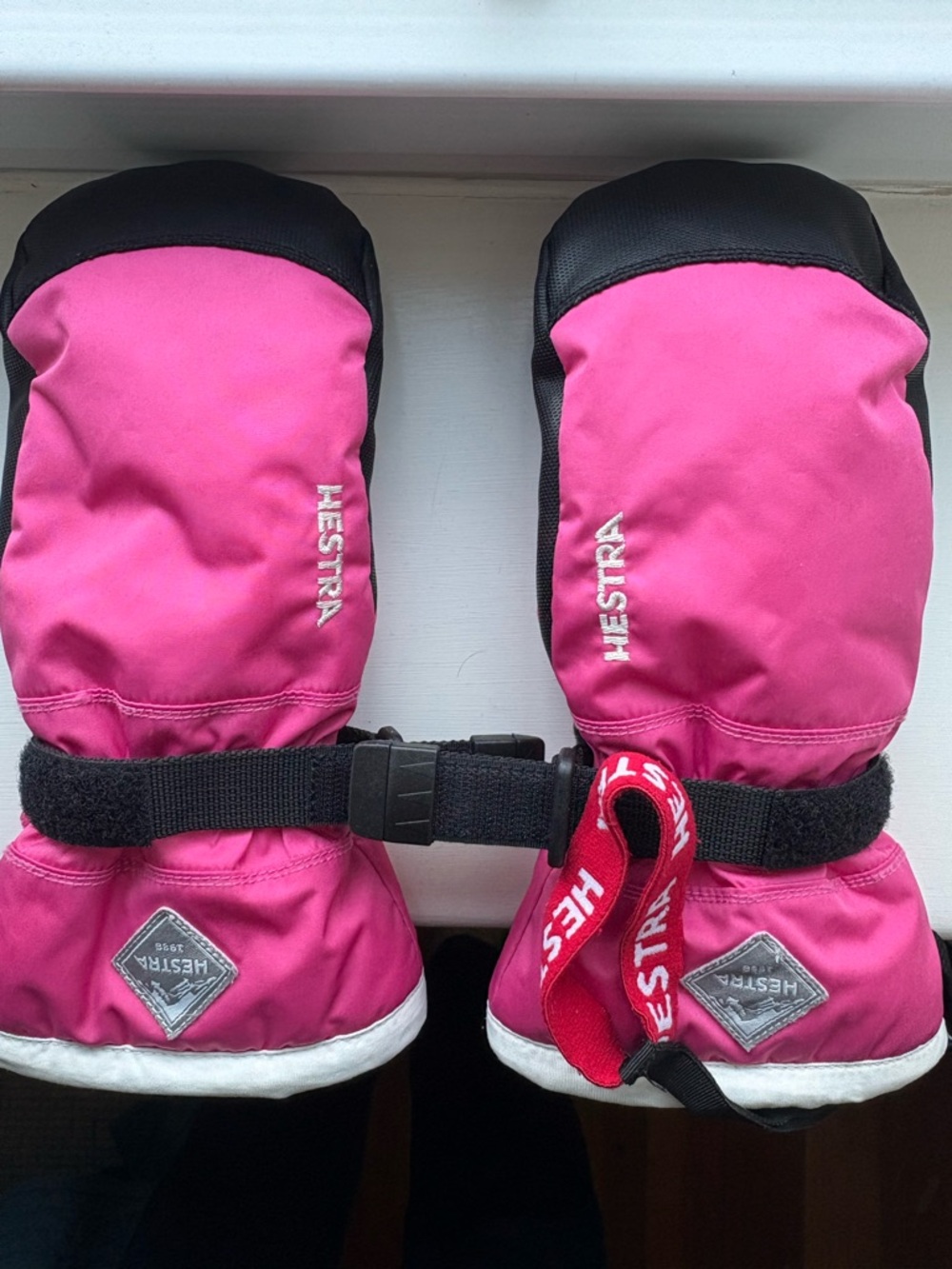 Hestra Kids Ski Mittens in Pink and Black - Picture 3 of 3